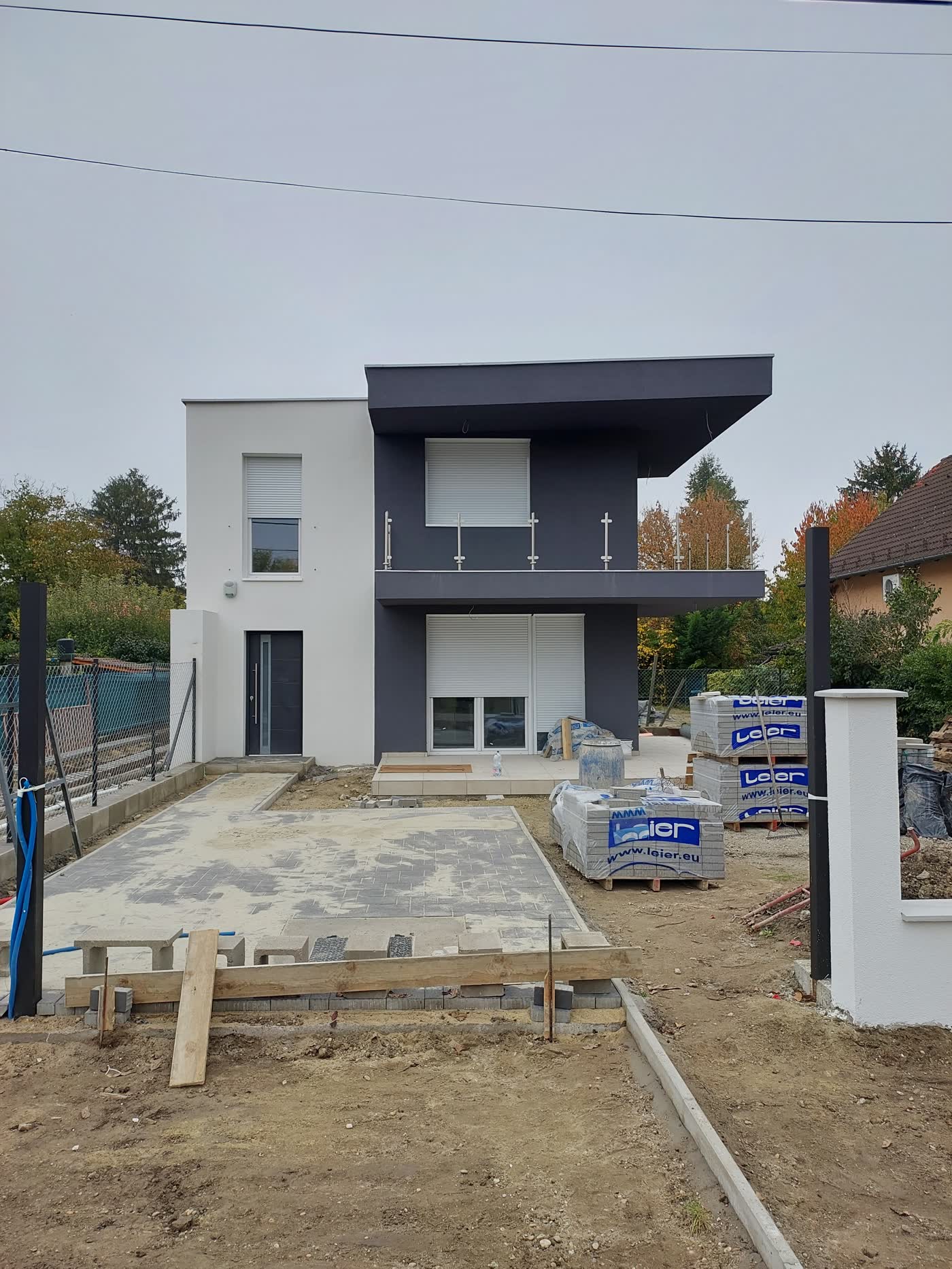 Utcafronti homlokzat, Százhalombatta